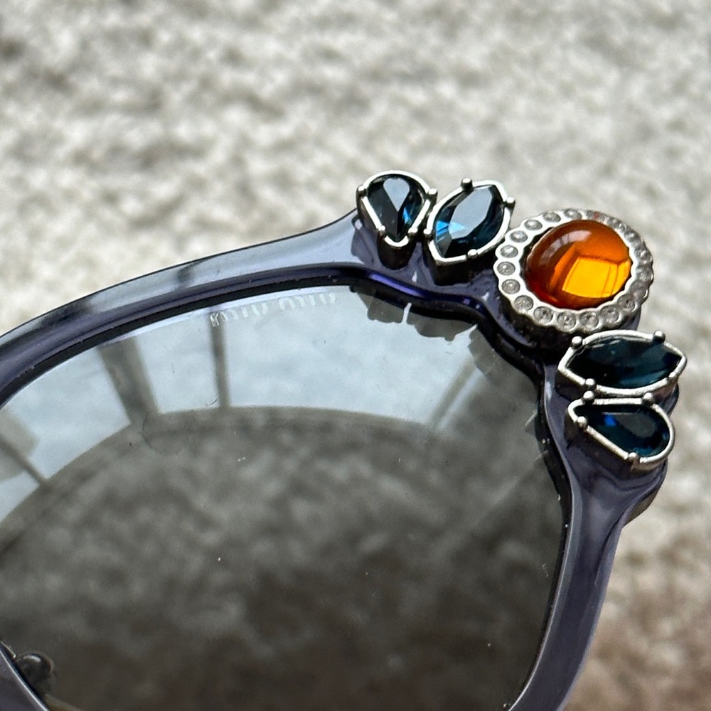 Miu Miu Sunglasses - Picture 6 of 7